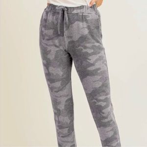 Wasabi + Mint Gray Camo Joggers | Size M